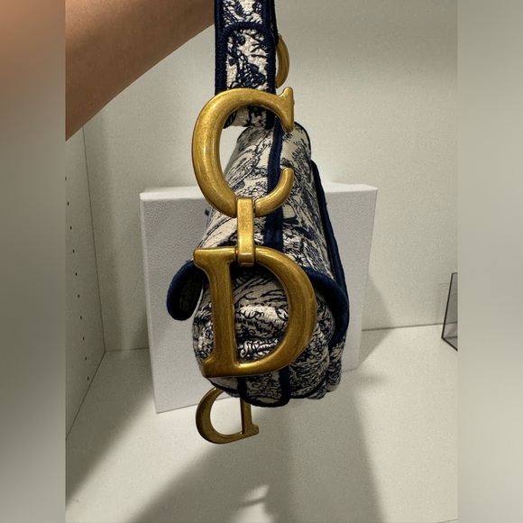 Christian Dior Canvas Embroidered Toile de Jouy Saddle shoulder Bag Blue - Picture 7 of 13